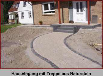 Hauseingang mit Treppe aus Naturstein