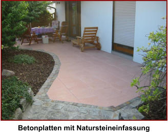 Betonplatten mit Natursteineinfassung